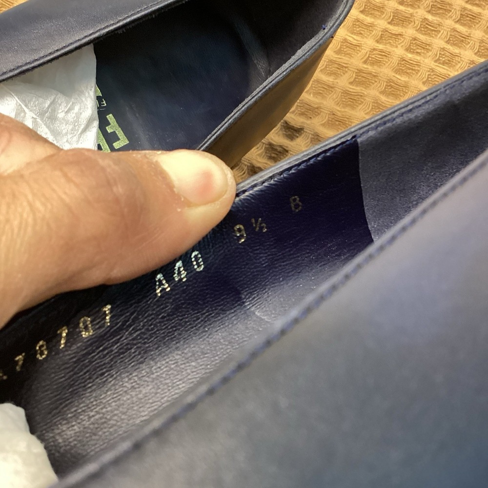 Salvatore Ferragamo Heels Womens Sz 9.5 B Navy Blue Pumps Gancini Buckle Logo - Picture 9 of 10